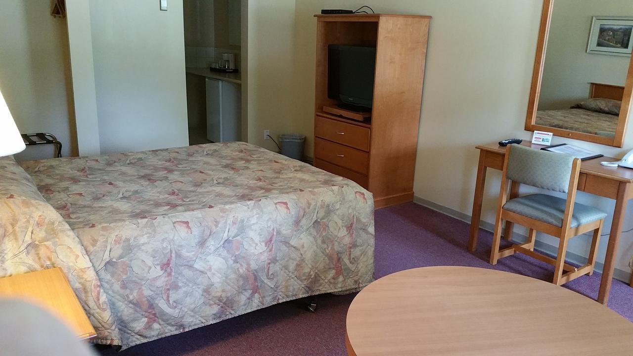 Yellowhead Motel เวลเมาท์ ภายนอก รูปภาพ